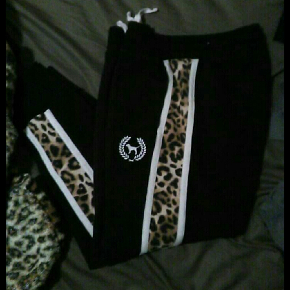 💥✨UFT--VS PINK Leopard Joggers size Large NWOT✨💥